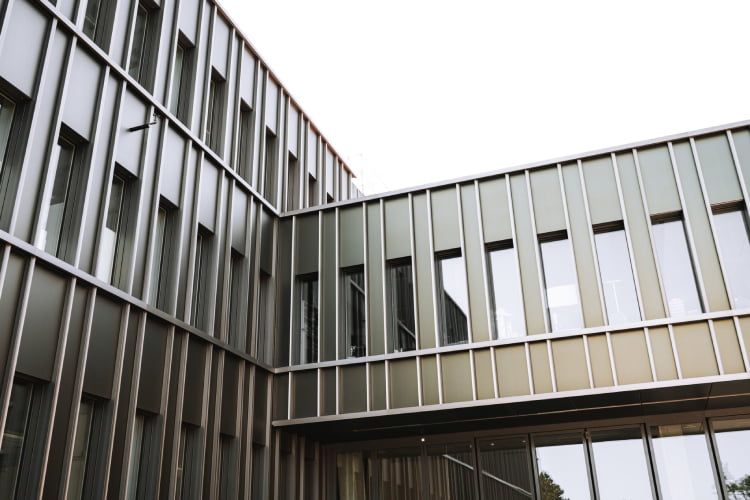 חומרי בניין סולאריים: פוטו וולטאי משולב BIPV 2 facade 750 1