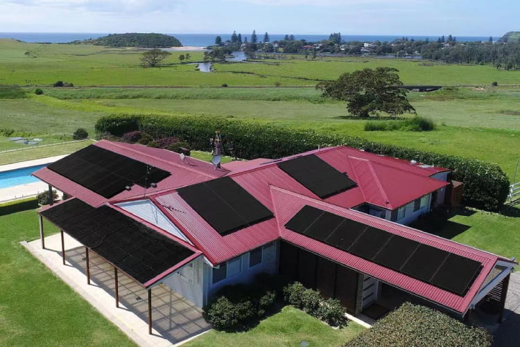 התקנת גג סולארי - המדריך המקצועי של BIPV 2 trina all black roof 750