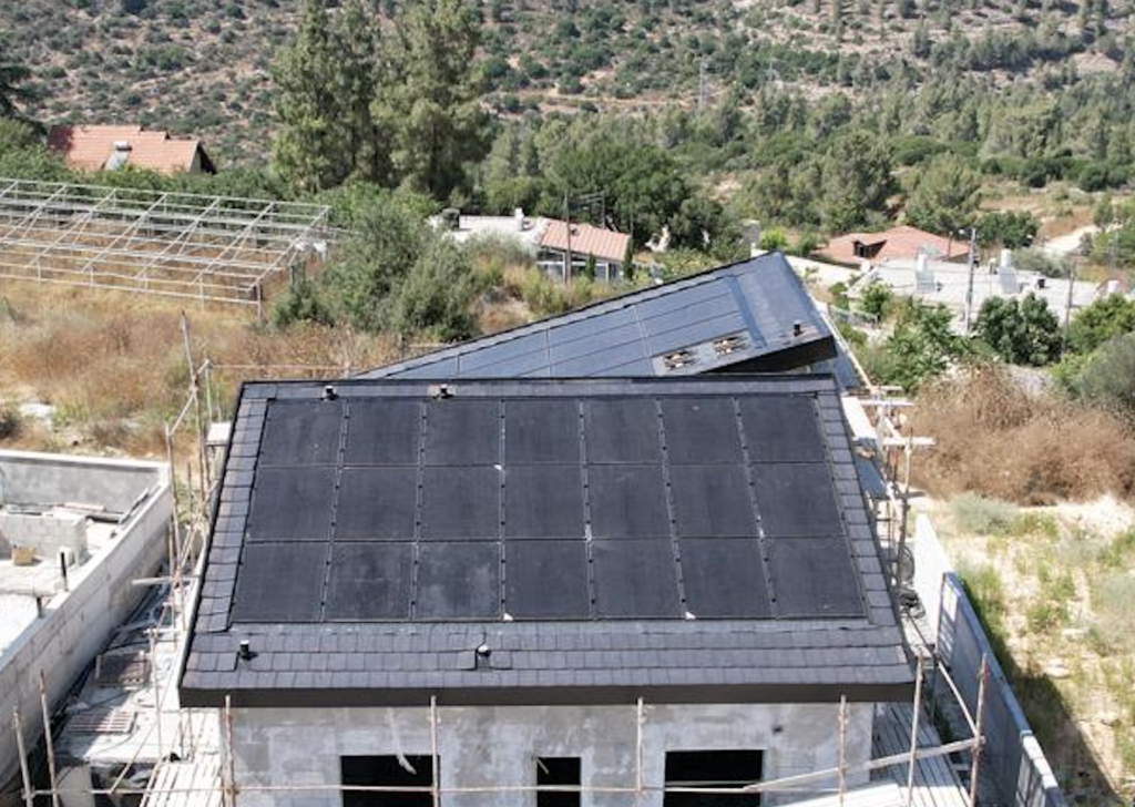 מערכת סולארית ביתית יתרונות ברורים וחסרונות 1 Screen Shot 2024 07 15 at 0.45.49