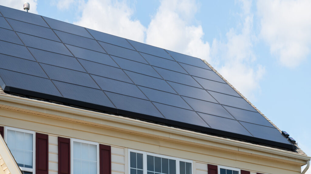 מערכות סולאריות בכפר יונה 1 גג סולארי פאנל שחור מלא