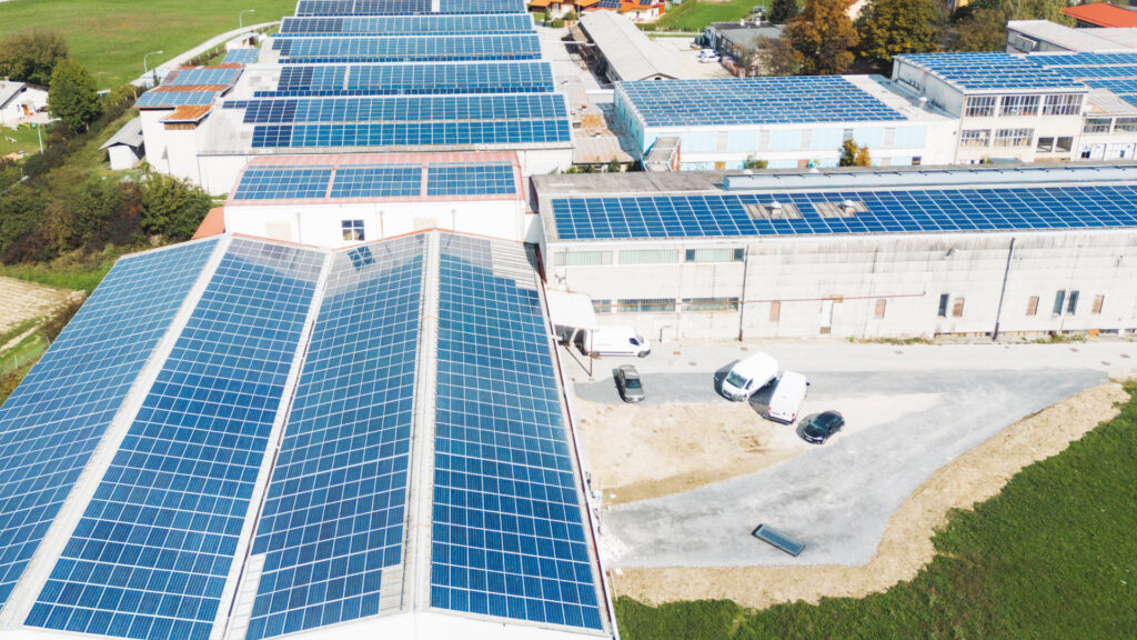 מערכות סולאריות בנתניה 1 התקנת גגות משופעים מסחריים