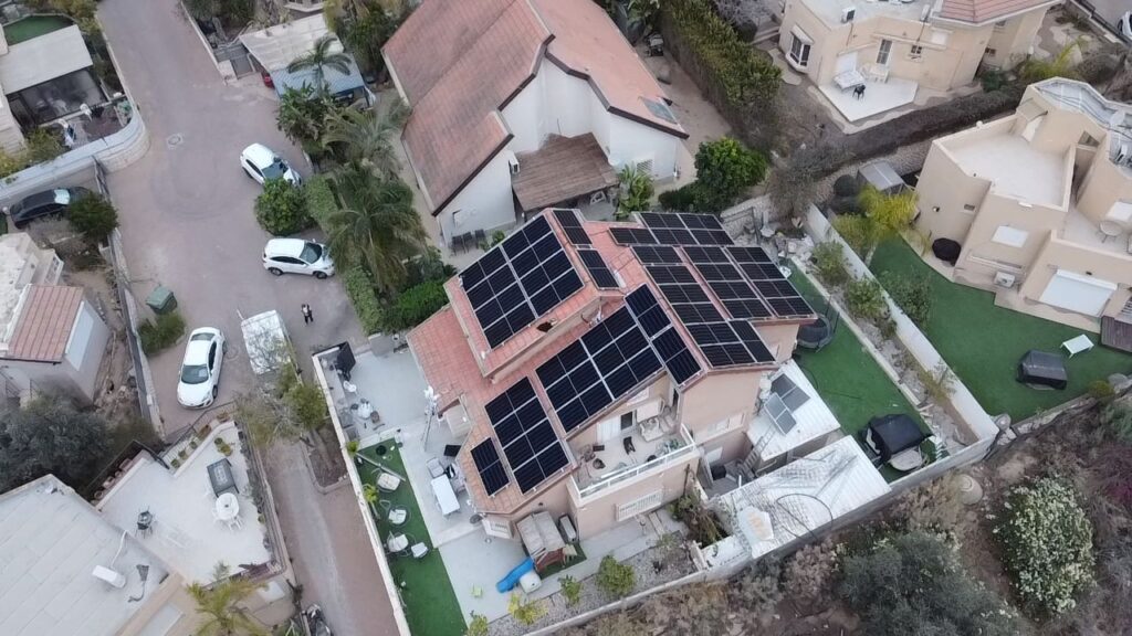 מערכות סולאריות בבאר שבע 3 מערכת סולארית ביתית על גג רעפים באר שבע