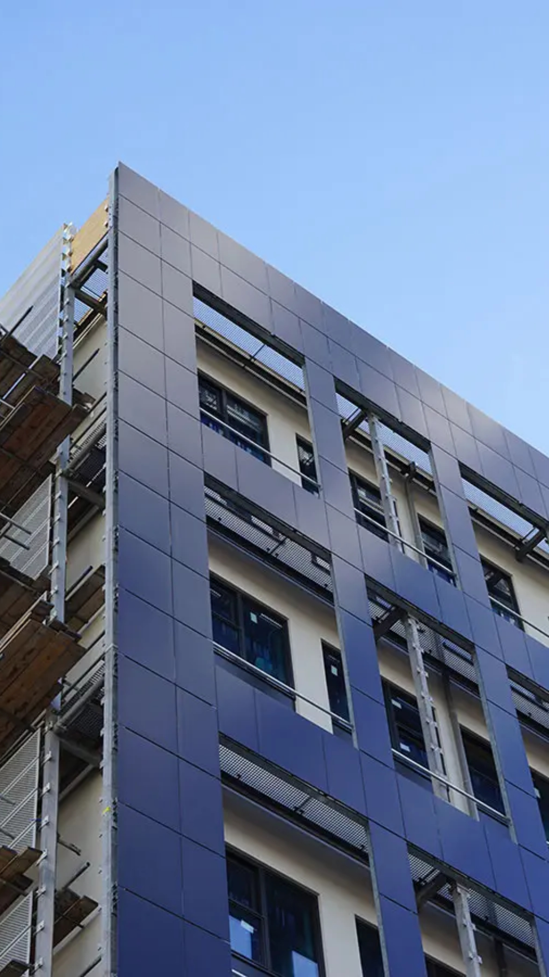 מבנים קיימים 1 solarix solar on building 1080 vertical high 3