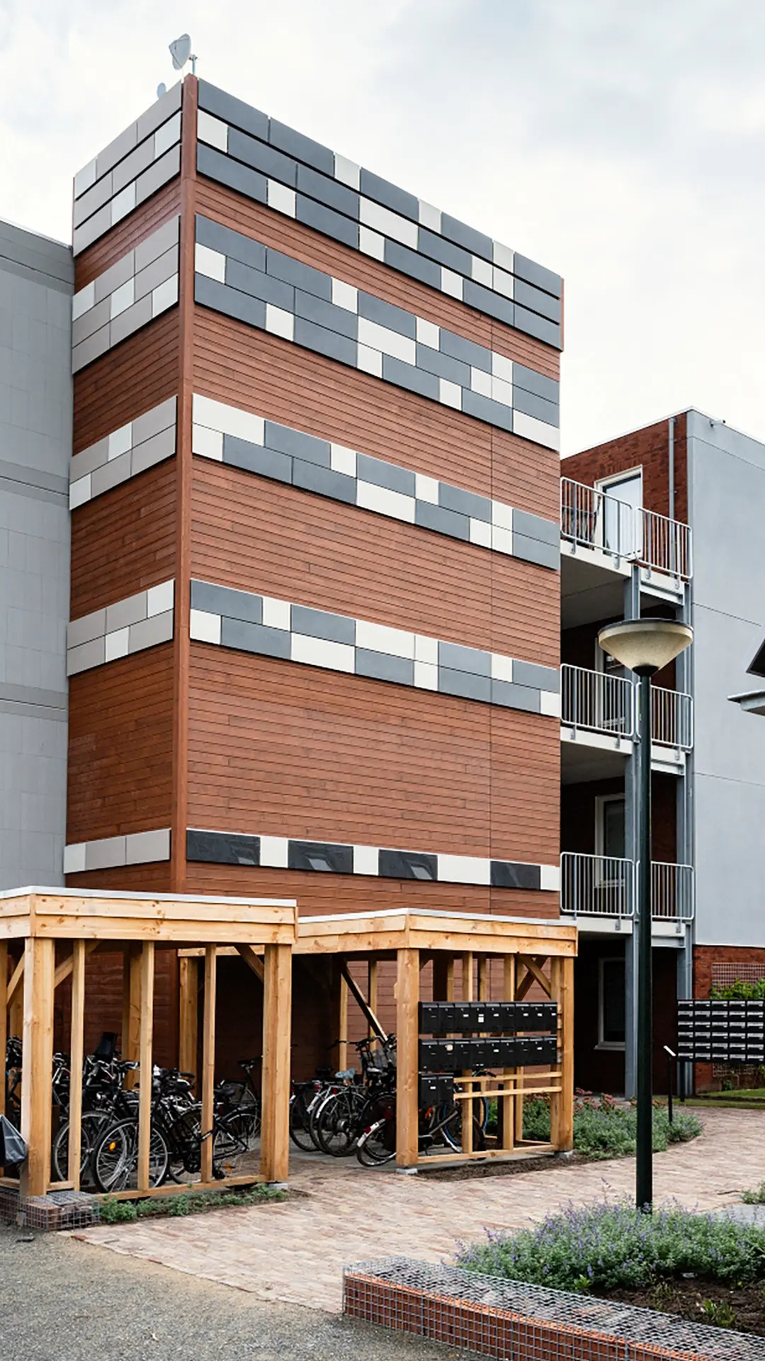 מבנים חדשים 1 solarix solar on house 2 1080 vertical high 2