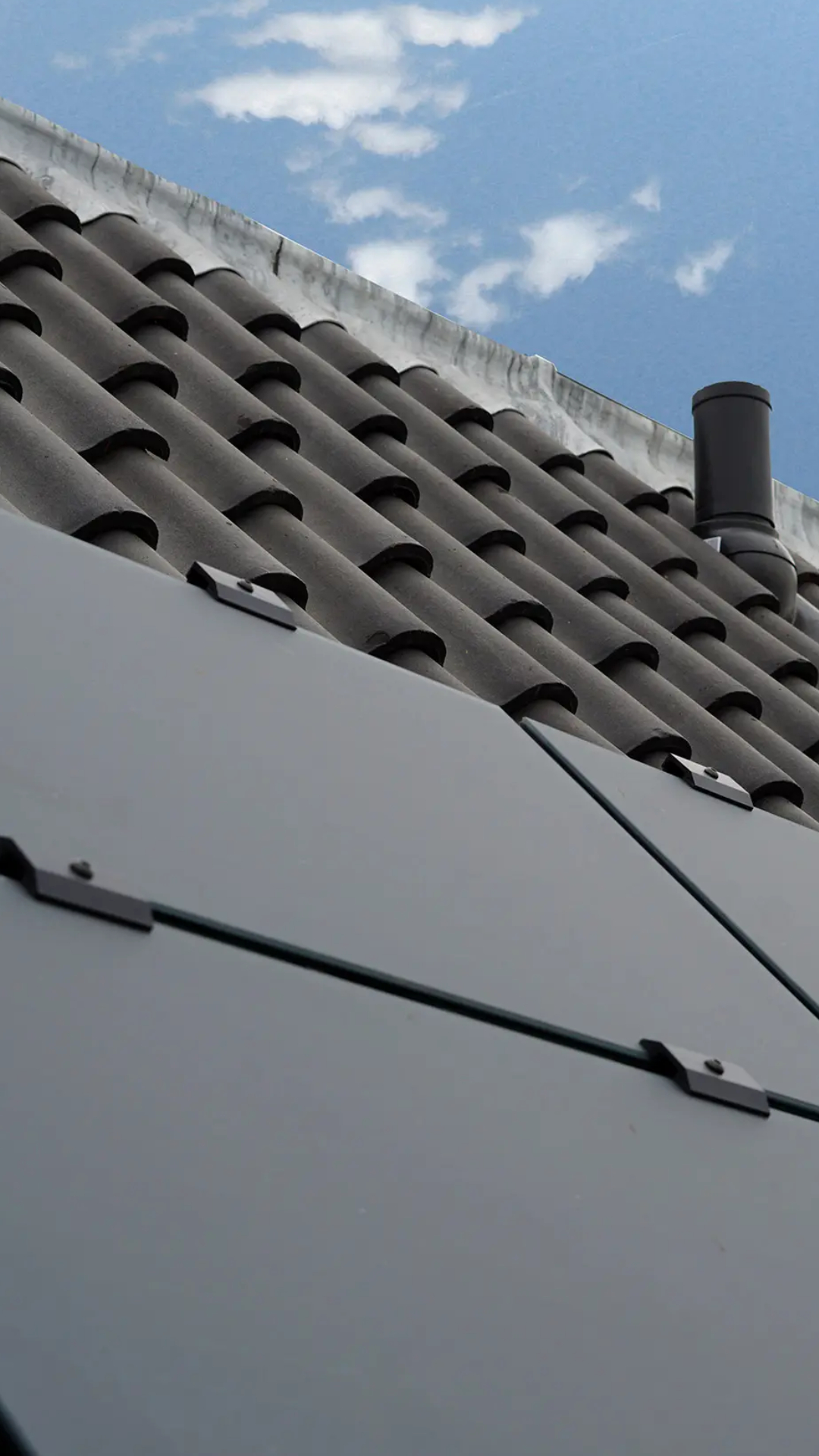 מבנים קיימים 3 solarix solar on roof 1080 vertical high 1